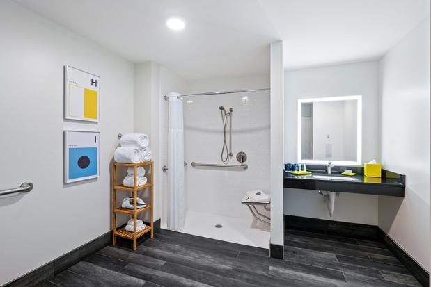 Images Hotel Indigo Seattle Everett Waterfront by IHG