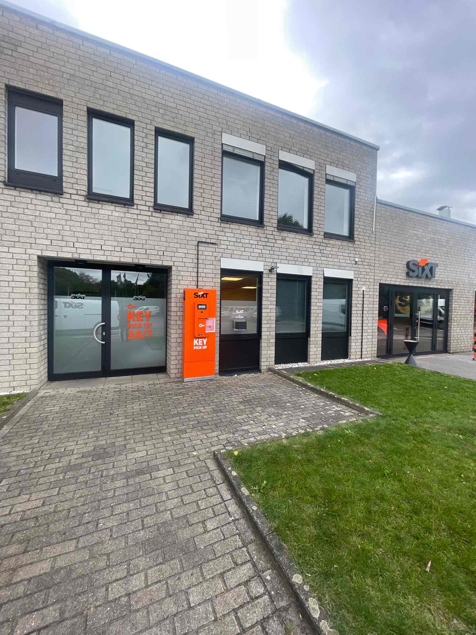 SIXT Truck Center Düsseldorf, Tilde-Klose-Weg 2-4 in Düsseldorf