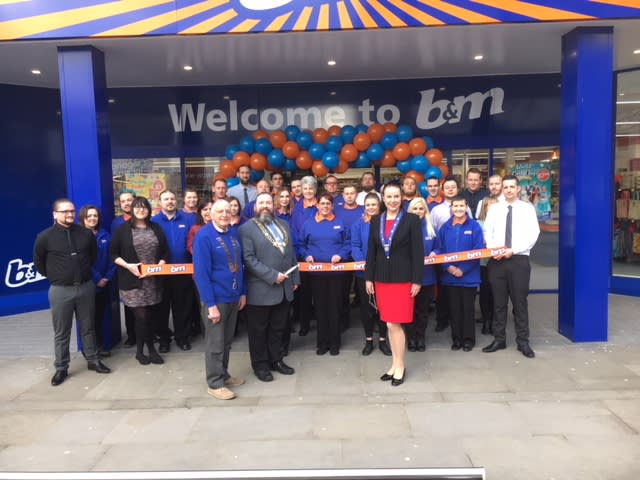 Local Mayor, Councillor Peter Knight was B&M's special guest at the opening of their new store. The mayor cut the ribbon at the London Road store in Lowestoft.