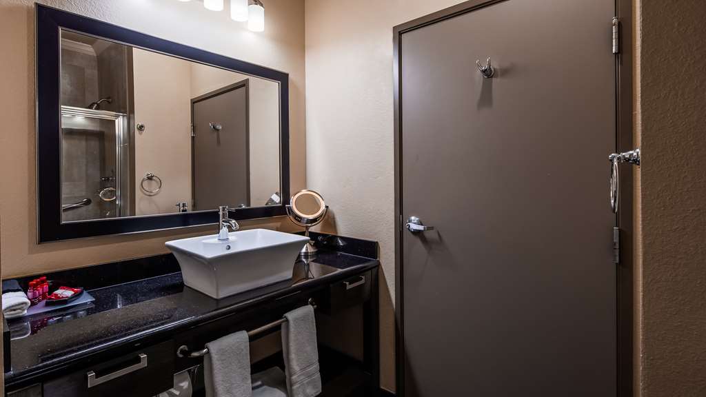 Guest Bathroom Best Western Premier Crown Chase Inn & Suites Denton (940)387-1000