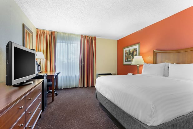 Images Holiday Inn Express Chicago-Downers Grove by IHG