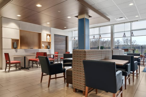 Images Holiday Inn Express & Suites Macon North by IHG