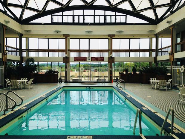 Images Holiday Inn & Suites Pittsfield-Berkshires by IHG