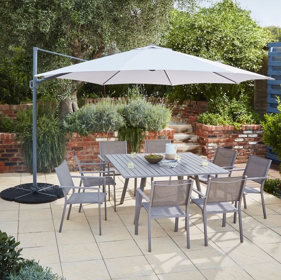 B and deals q parasol