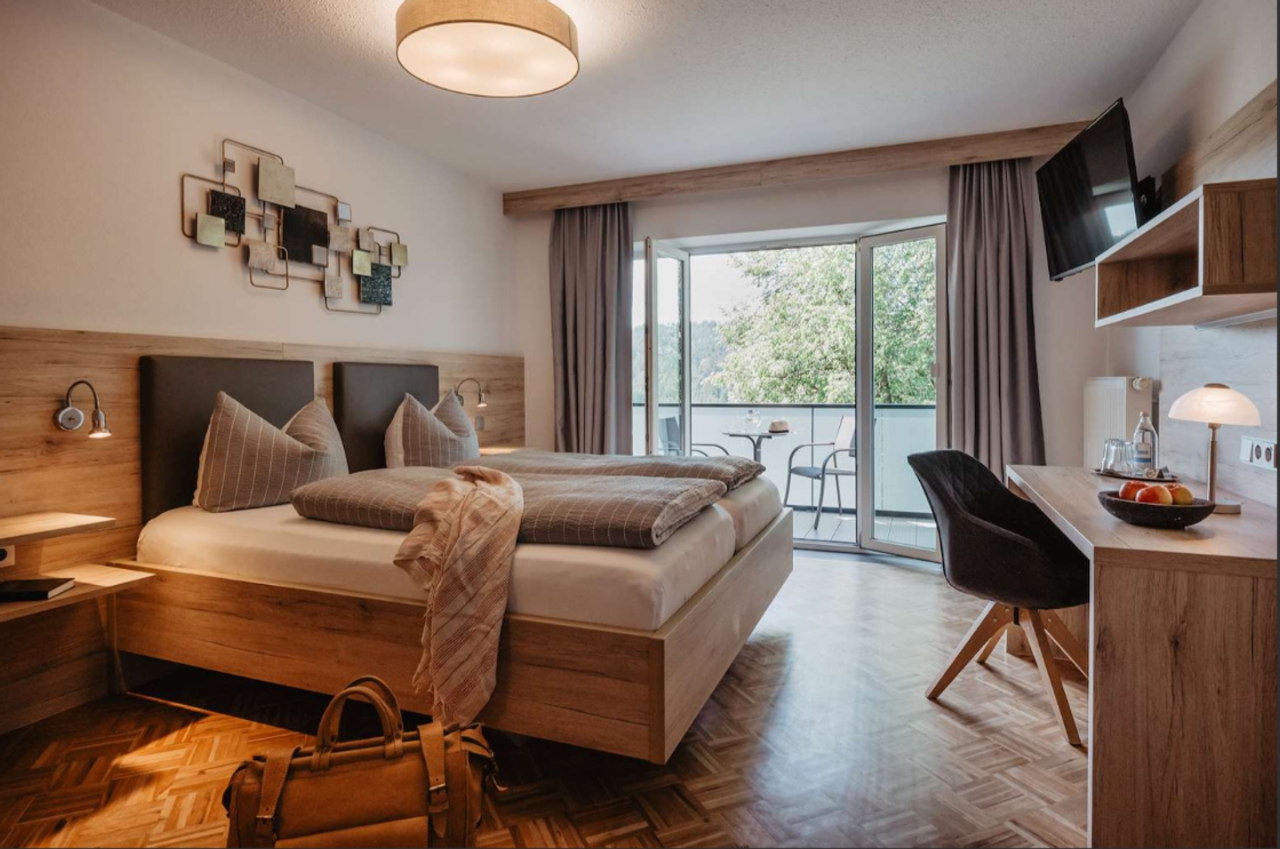 Hotel am Haidel Inh. Johannes Breit e.K., Freyunger Str. 53 in Hinterschmiding