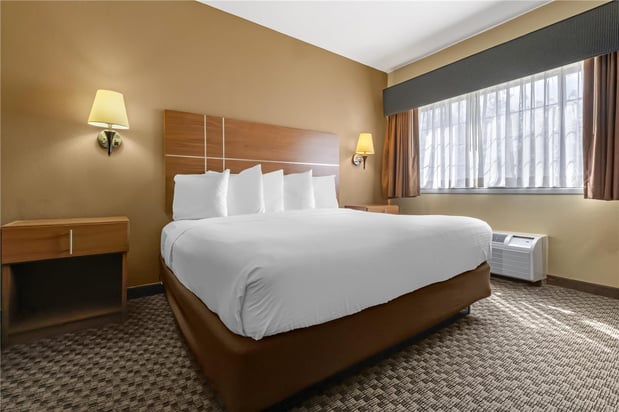 Images Best Western Plus Shamrock Inn & Suites