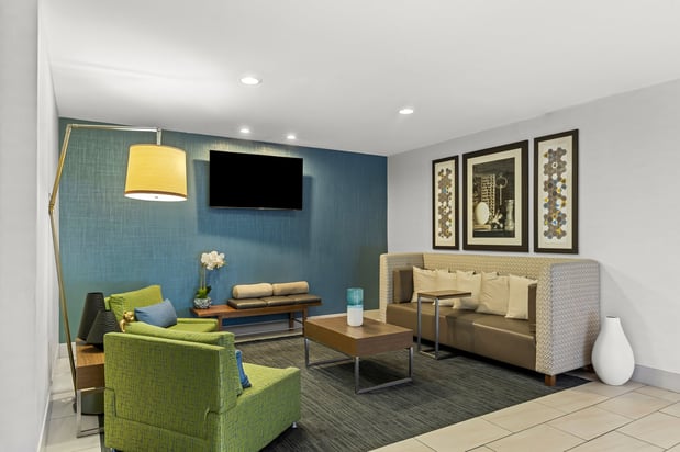 Images Holiday Inn Express & Suites Savannah - Midtown by IHG