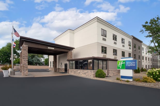 Images Holiday Inn Express Cleveland Airport - Brook Park by IHG