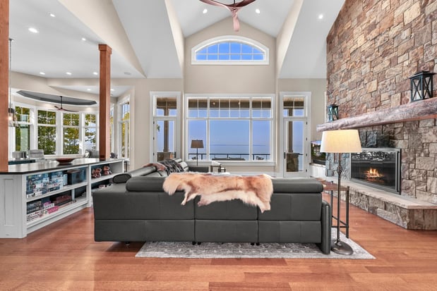 Images Kimberly Bork - Venture Properties Real Estate