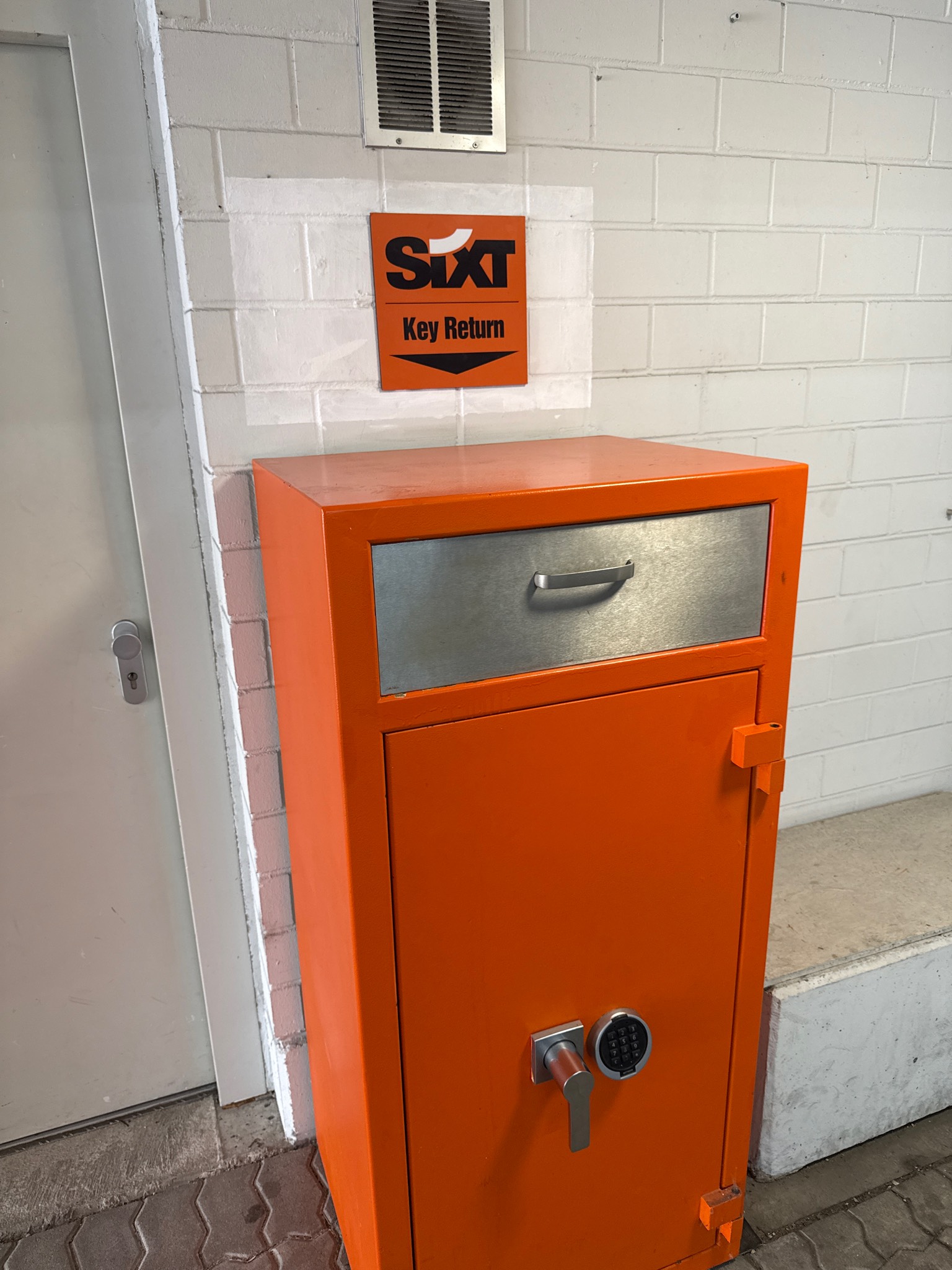 SIXT Autovermietung Ingolstadt Hauptbahnhof, Elisabethstr. 3 in Ingolstadt