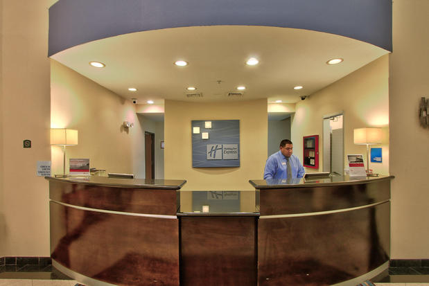 Images Holiday Inn Express & Suites Houston-Dwtn Conv Ctr by IHG