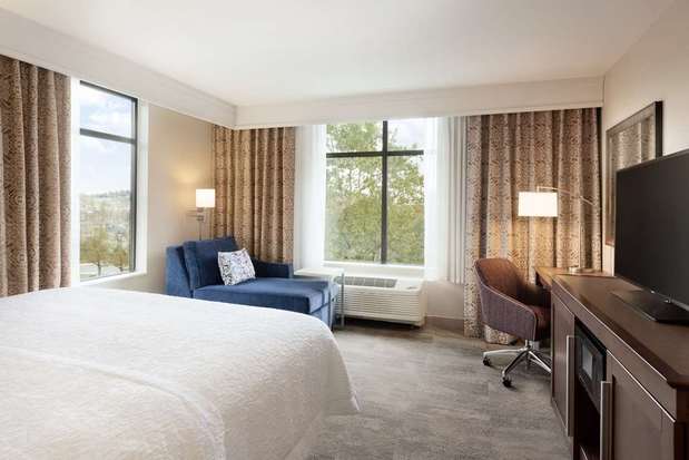 Images Hampton Inn & Suites Seattle/Renton
