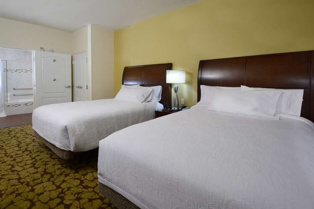 Images Hilton Garden Inn Greensboro Airport