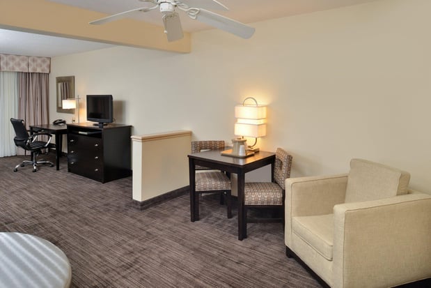 Images Holiday Inn Express & Suites St. Joseph Lakefront by IHG
