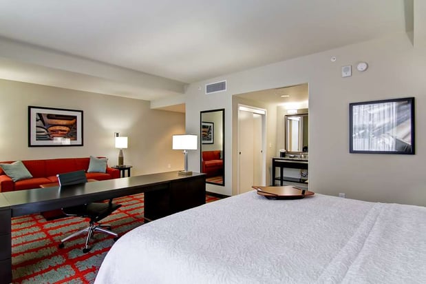 Images Hampton Inn & Suites Cincinnati-Downtown