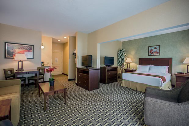 Images Holiday Inn Express & Suites Youngstown N (Warren/Niles) by IHG