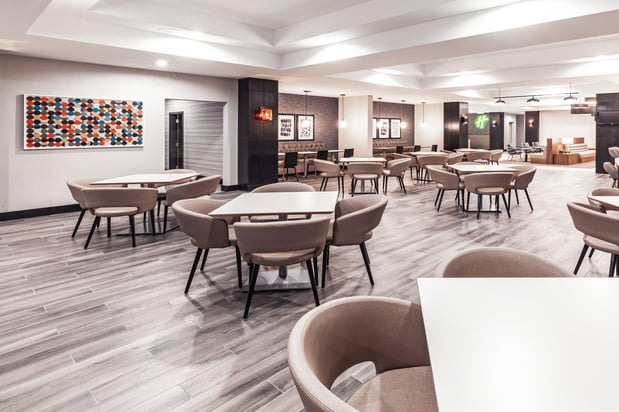 Images Holiday Inn & Suites Tulsa South by IHG
