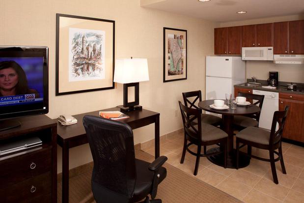 Images Holiday Inn Express Building 107