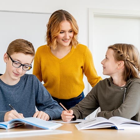 Die Vorteile bei Erste Nachhilfe Grevenbroich: Individuelle Betreuung, größte Flexibilität, qualifizierte Lehrkräfte, Spaß am Lernen und Notenverbesserung.
