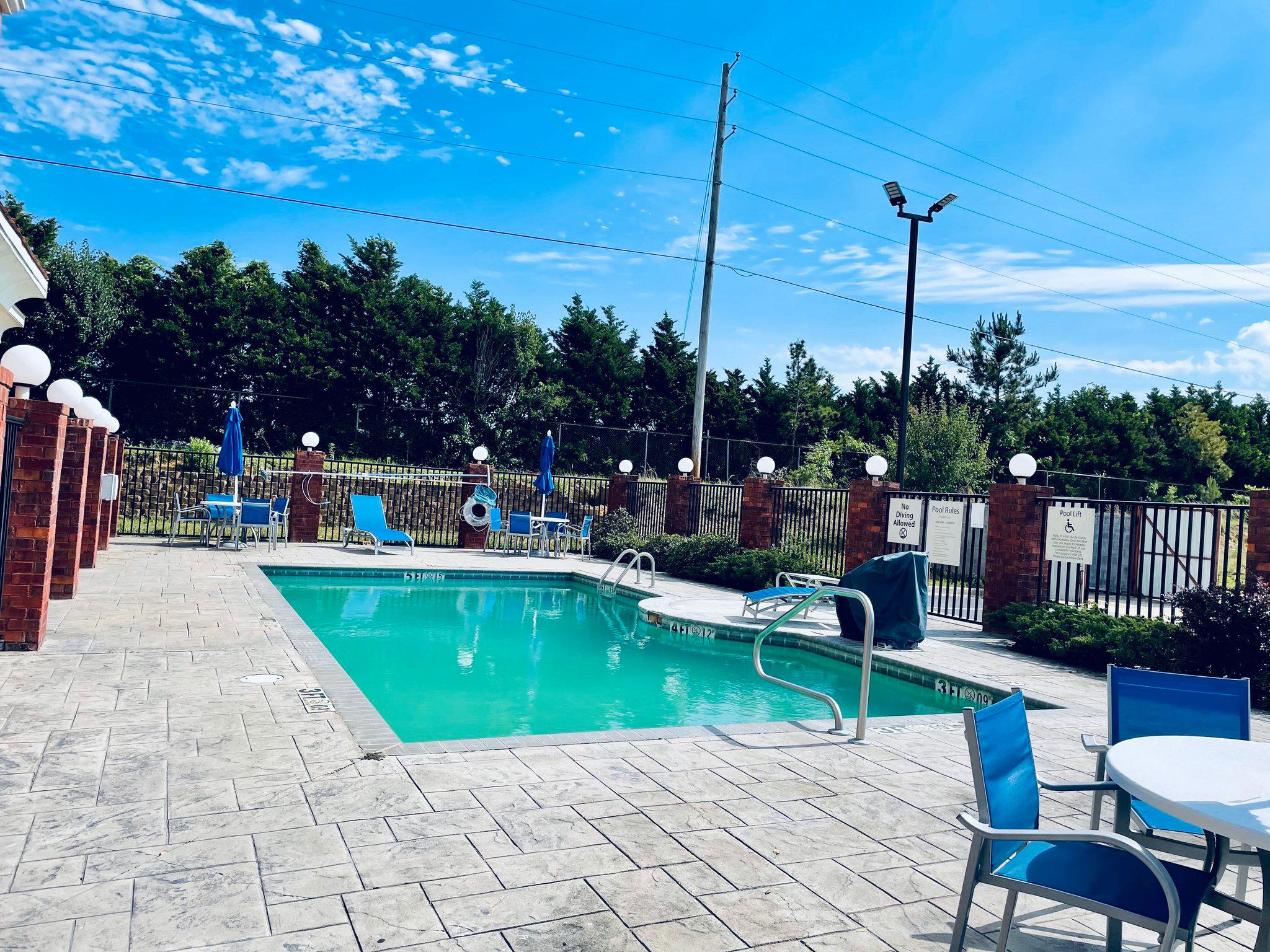 Holiday Inn Express an IHG Hotel in MS (Hotels & Motels