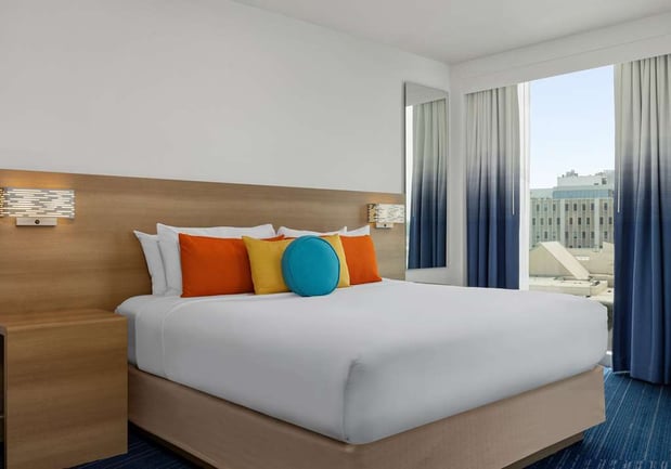 Images The Art Hotel Denver, Curio Collection by Hilton