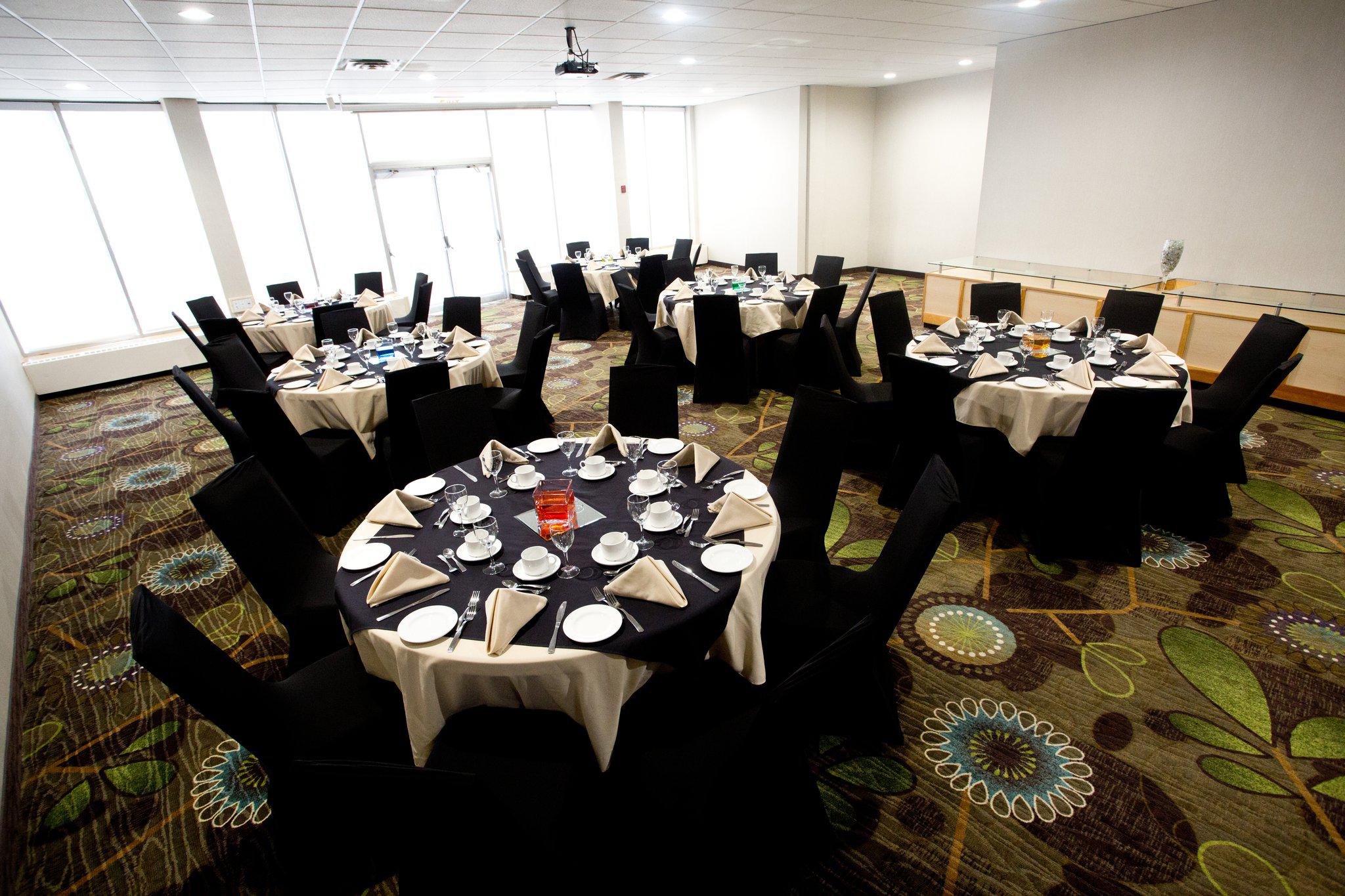 Images Holiday Inn Peterborough-Waterfront, an IHG Hotel