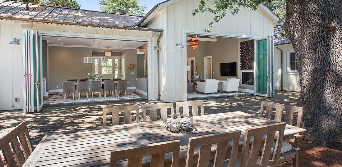 Bennett Glass Company Logo