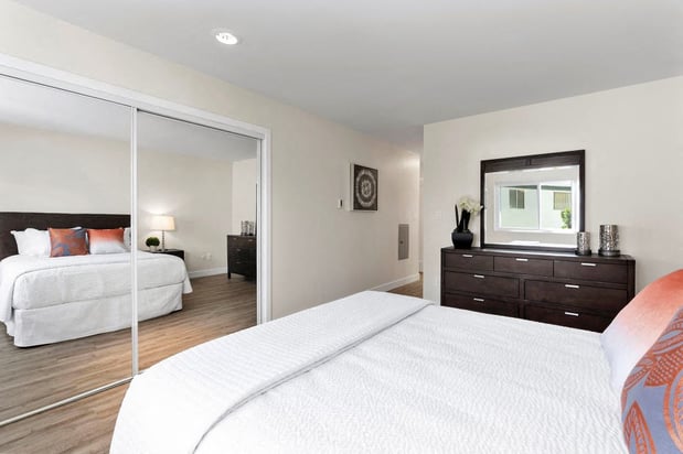 Images Parkway Terrace Apartments
