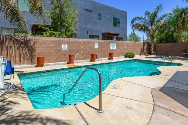 Images Galeria del Rio Townhomes