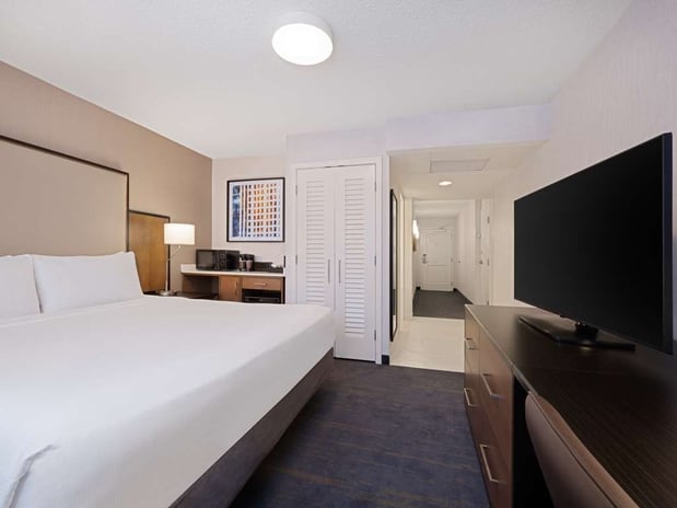 Images Embassy Suites by Hilton Chicago Downtown River North