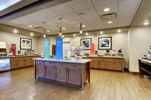 Images Hampton Inn & Suites Milwaukee West
