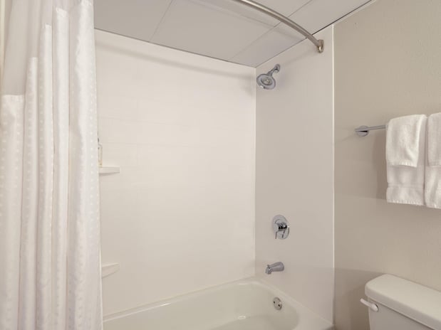 Images Holiday Inn Express & Suites Greensboro-(I-40 @ Wendover) by IHG