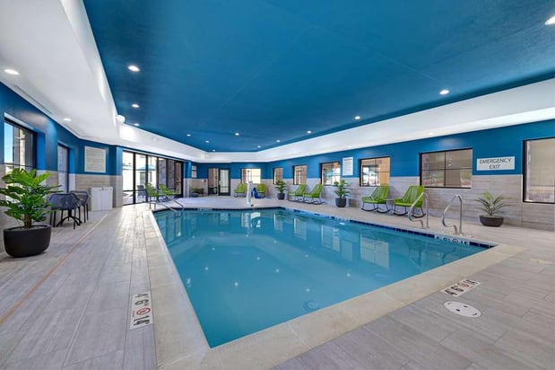 Images Hampton Inn & Suites Marina