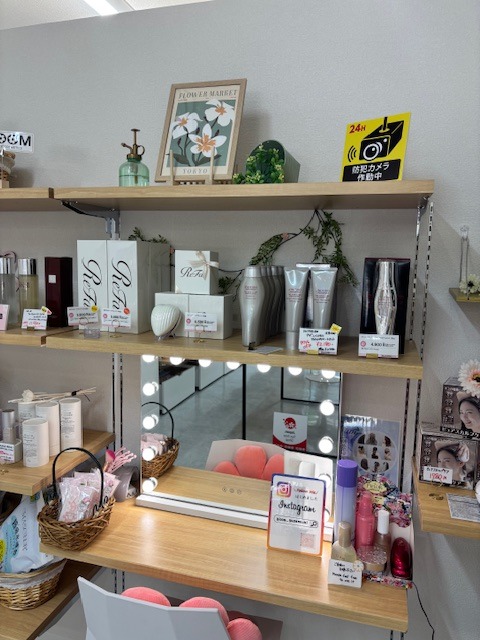 Images BLOOM off-price cosmetics 周防町店