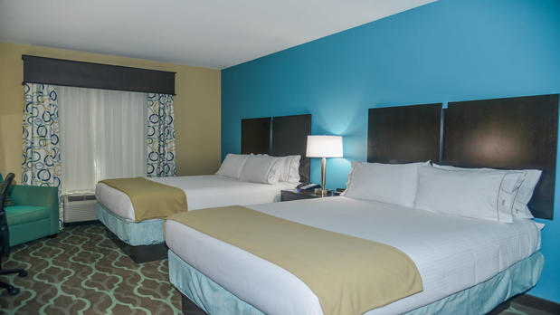 Images Holiday Inn Express & Suites Cuero, an IHG Hotel