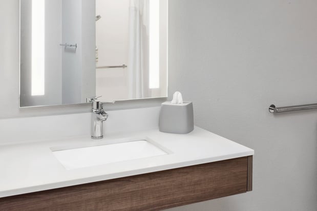 Images Holiday Inn Express Cleveland Airport - Brook Park by IHG