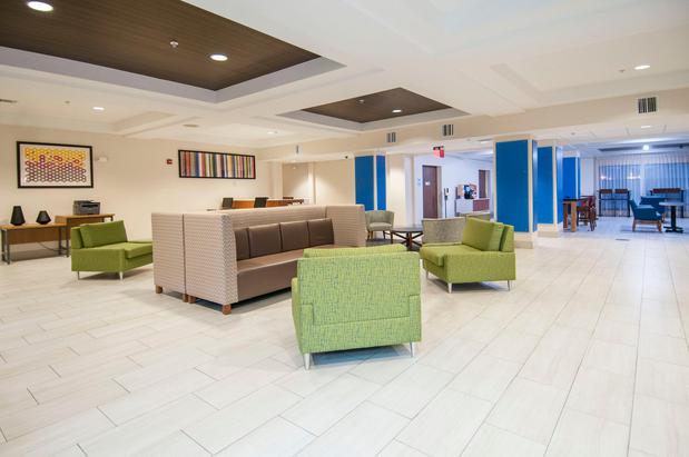 Images Holiday Inn Express & Suites Biloxi- Ocean Springs by IHG