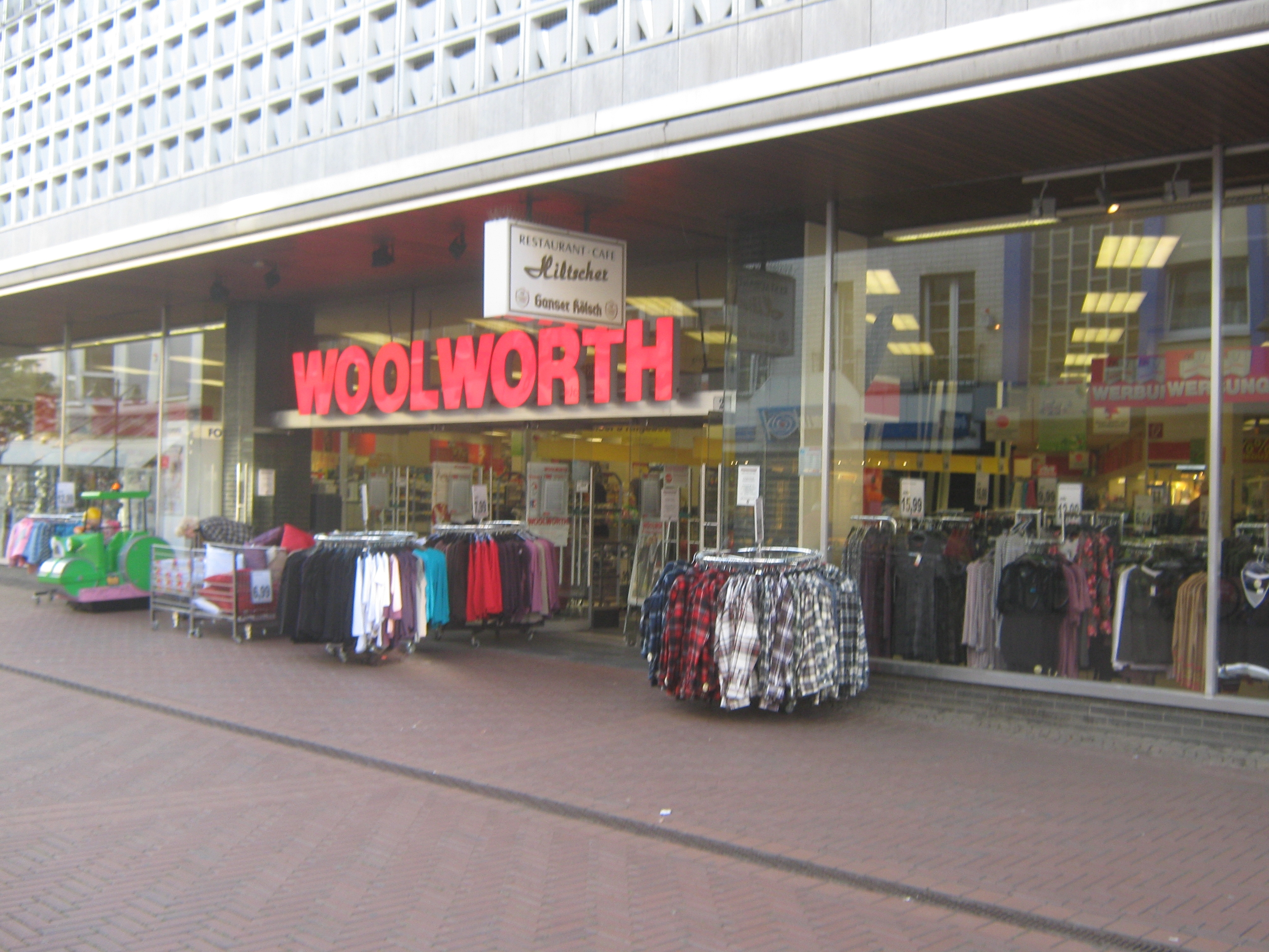 Woolworth, Kölner Straße 2 in Leverkusen