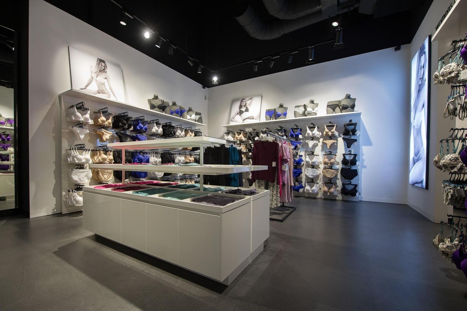 Calvin Klein Outlet, An der Vorburg 1 in Wolfsburg