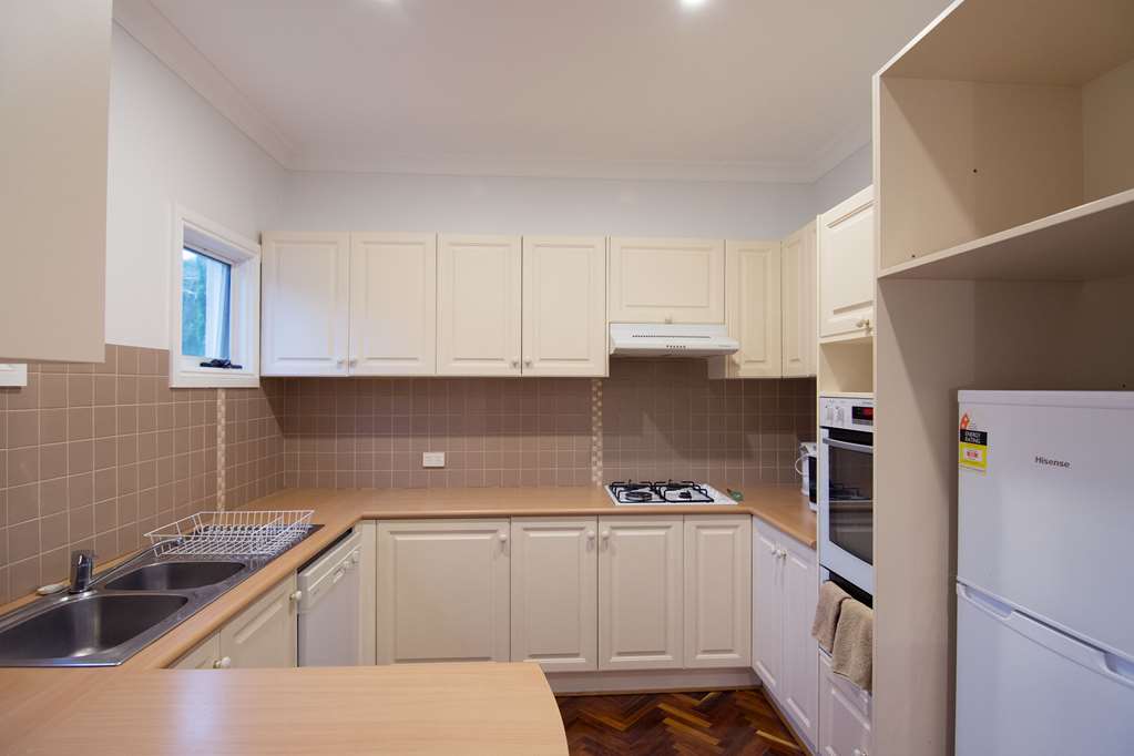 apartment kitchen Best Western Plus Buckingham International Melbourne (03) 9555 0011