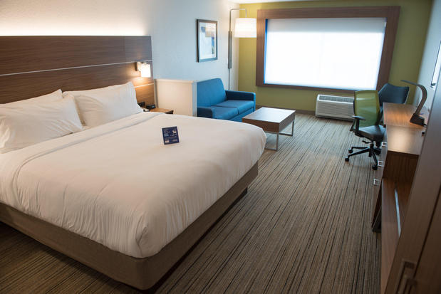 Images Holiday Inn Express & Suites Louisville N - Jeffersonville by IHG