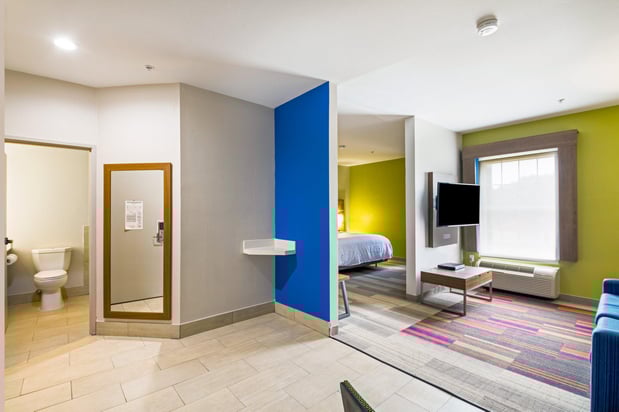 Images Holiday Inn Express & Suites Columbus by IHG