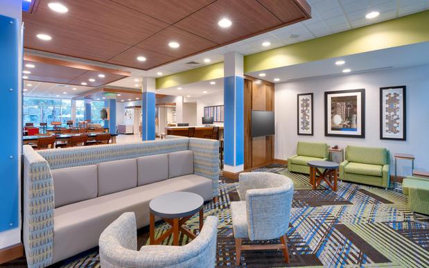 Images Holiday Inn Express & Suites Gainesville I-75 by IHG