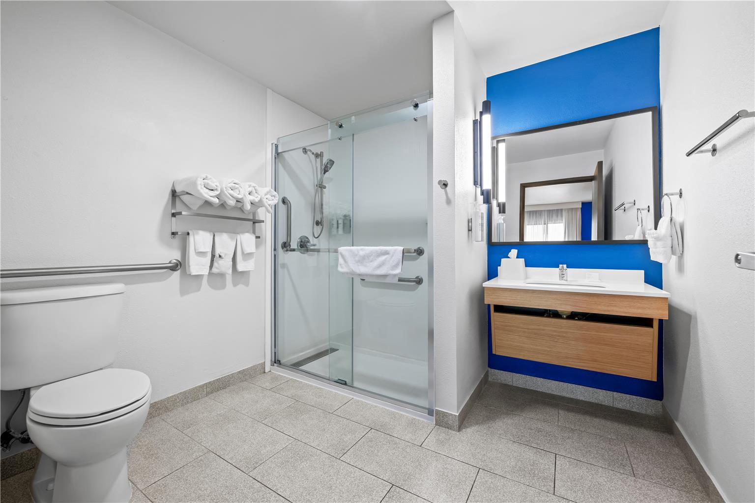 Guest room bath