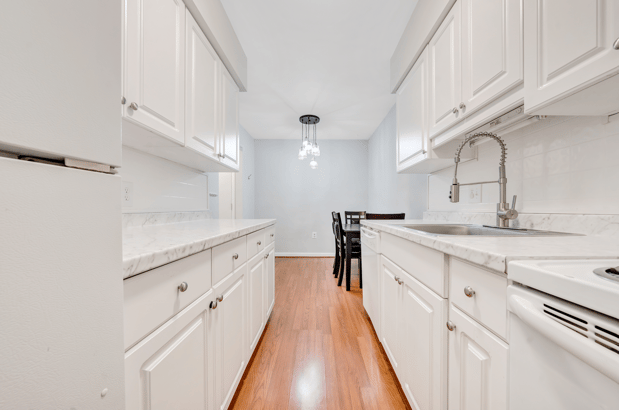 Images Damon Gettier and Associates, Realtors-Brokered by Real Broker LLC