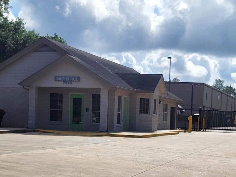 Alternate Beauty Image - Extra Space Storage at 7610 Highway 6 N, Houston, TX 77095
