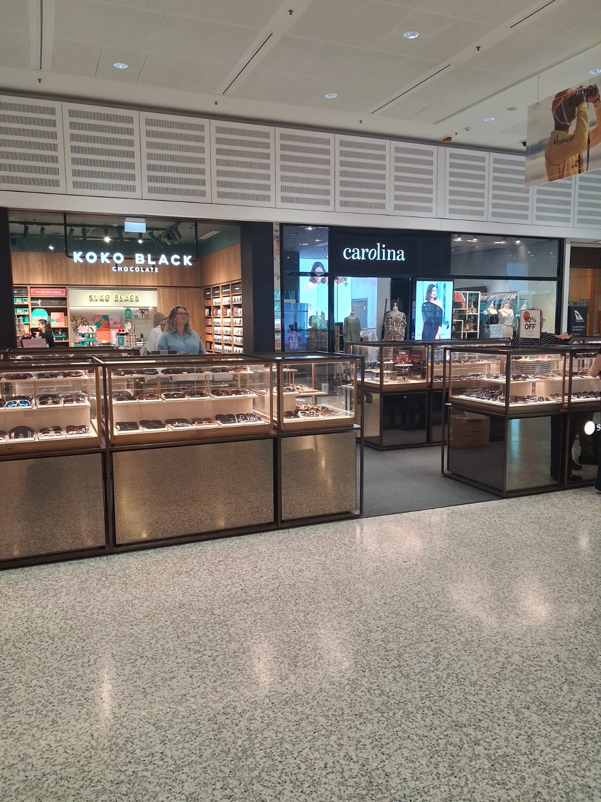 Images Sunglass Hut Sydney Qantas Domestic Terminal