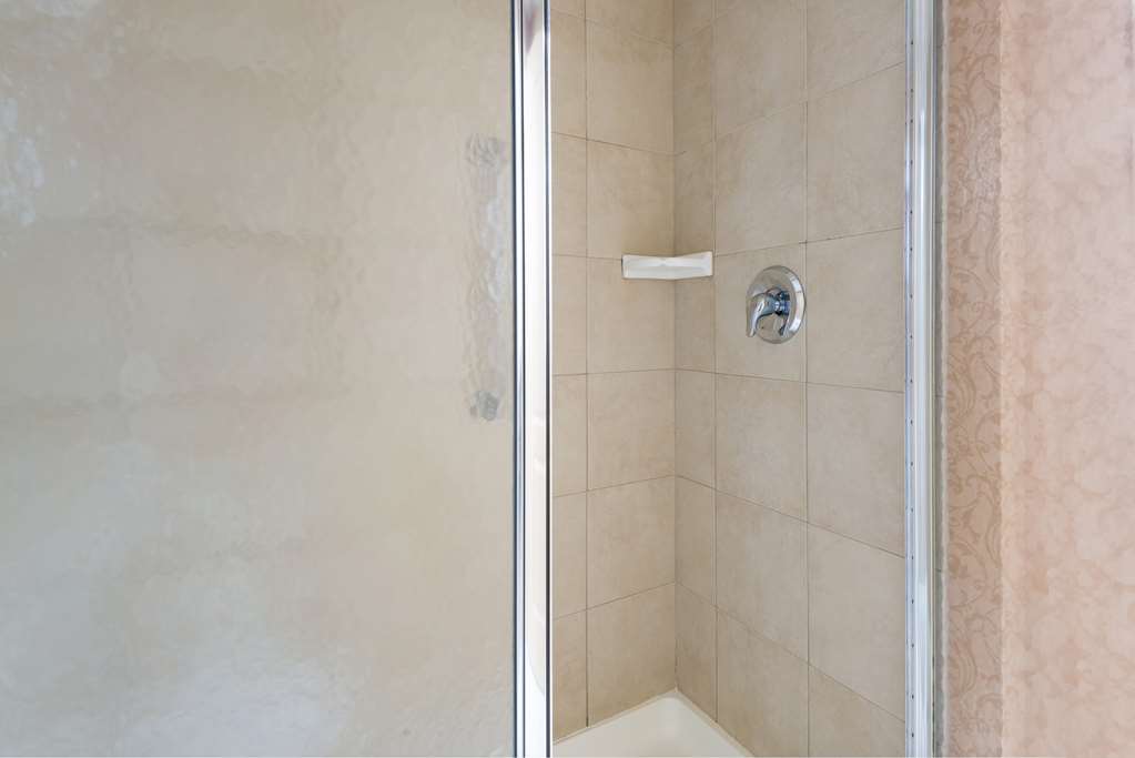 Guest room bath Homewood Suites by Hilton Buffalo-Amherst Buffalo (716)833-2277