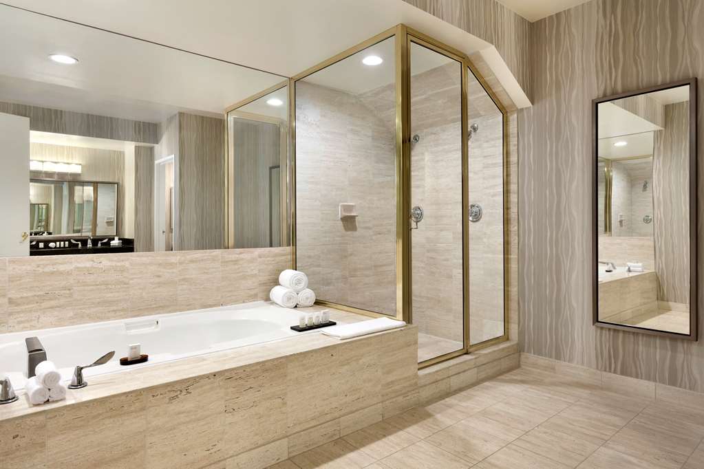 Guest room bath Embassy Suites by Hilton Brea North Orange County Brea (714)990-6000