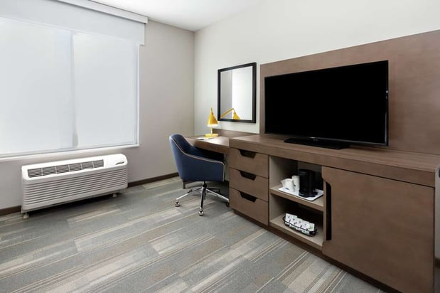 Images Hampton Inn & Suites San Diego Airport Liberty Station